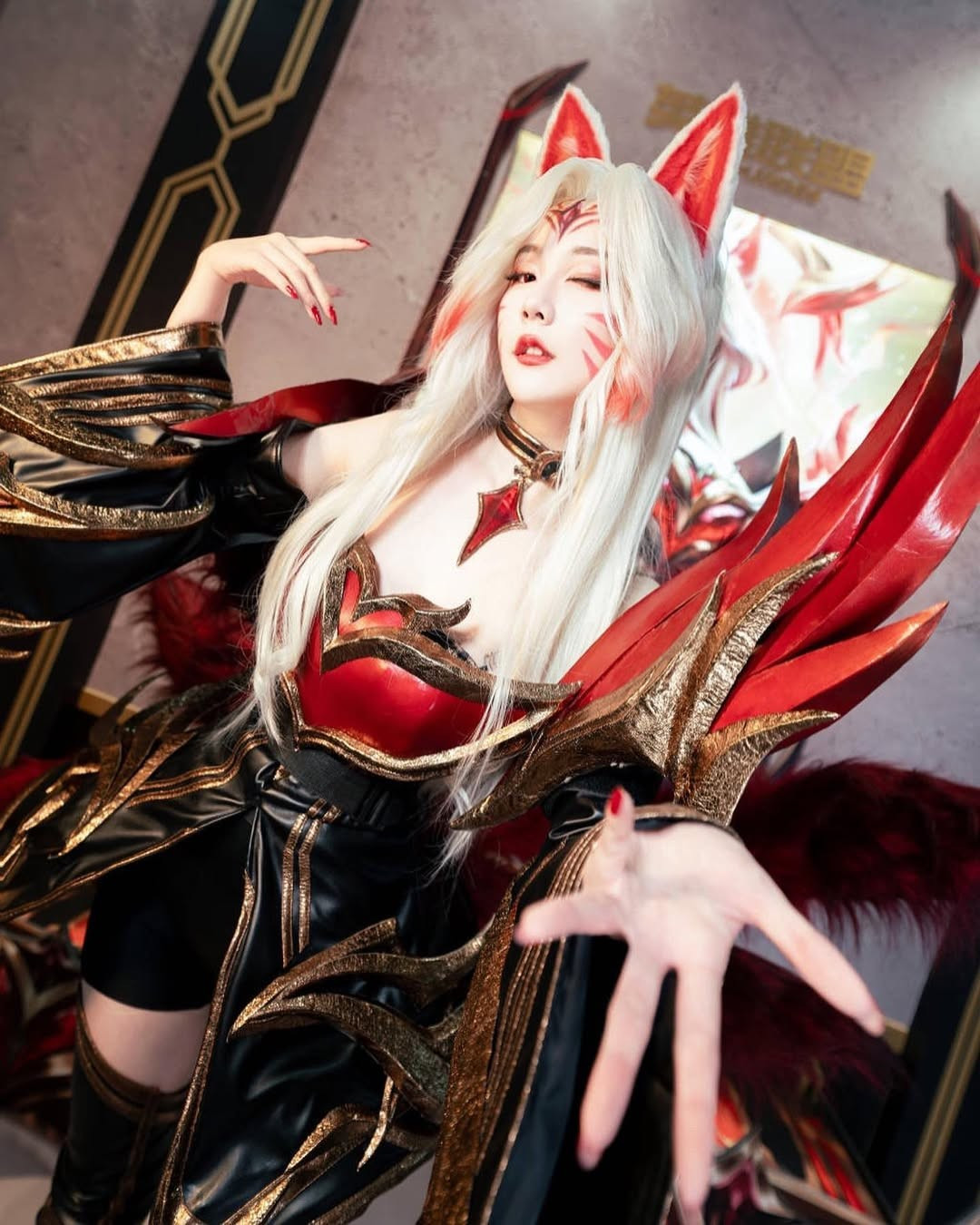 Ahri là một trong những vị tướng hồ ly nổi tiếng nhất của LMHT. Kiittwy đã có màn hóa thân thành Ahri với bộ trang phục Ahri Huyền Thoại Bất Tử (Faker's Hall of Legends) gây bão cộng đồng game thủ. (Ảnh: IGNV)