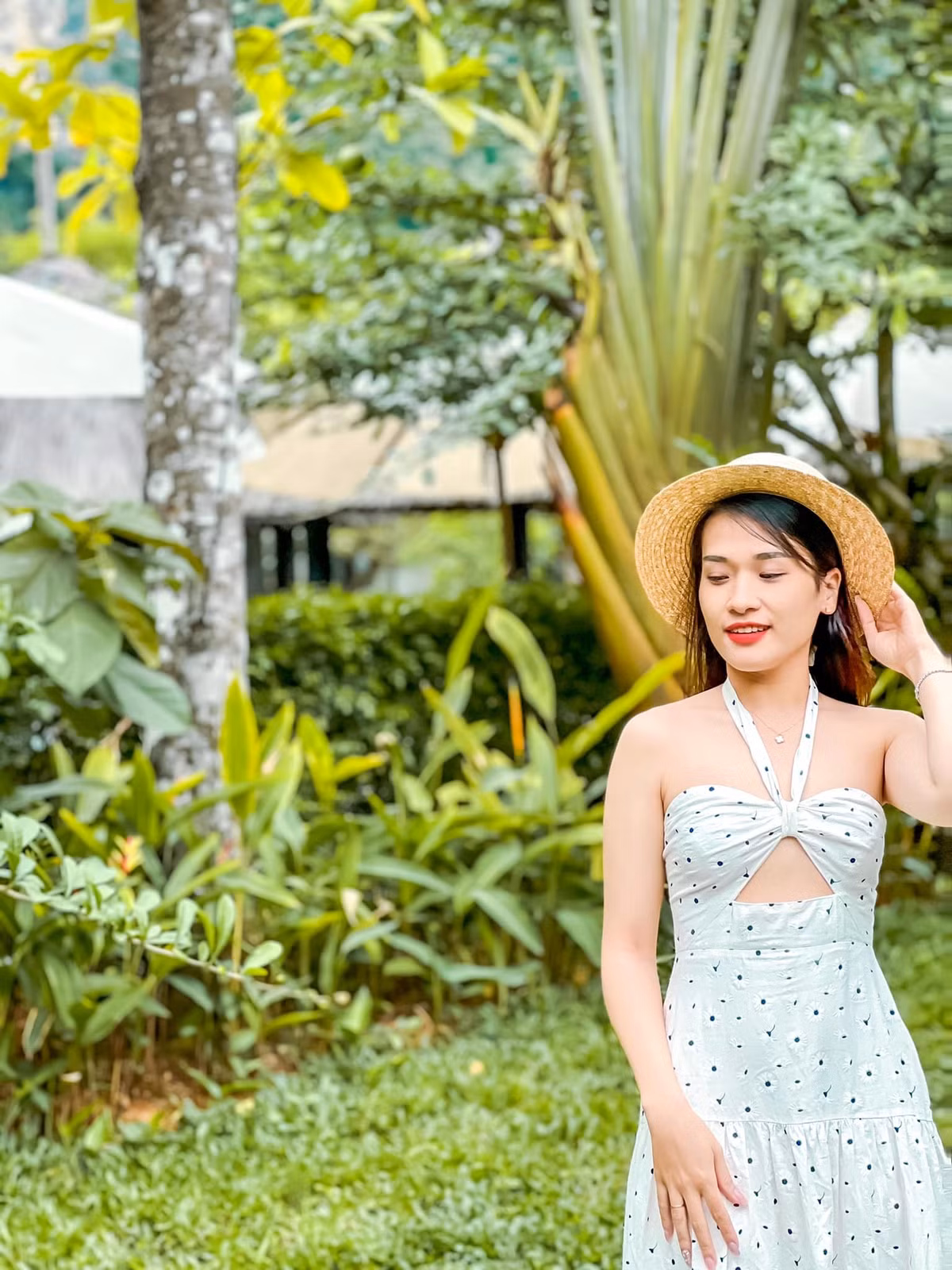 Ở dưới bài chia sẻ của Hoài Thu về vlog của G-Dragon, nhiều người đã để lại những bình luận ngưỡng mộ trước sự may mắn của cô nàng: "Có thể là sĩ đến hết đời", "trời ơi con người may mắn nhất năm", "sĩ lên chị ơi".