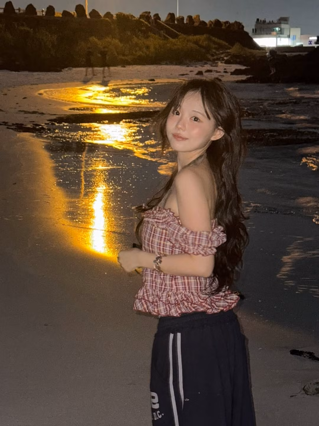 Điều khiến Hong Young Gi trở thành một "hot mom" gây chú ý trên mạng xã hội chính là diện mạo trẻ trung đến khó tin của cô dù đã bước qua tuổi 30 và trải qua hai lần sinh nở. (Ảnh: IG @kisy0729)