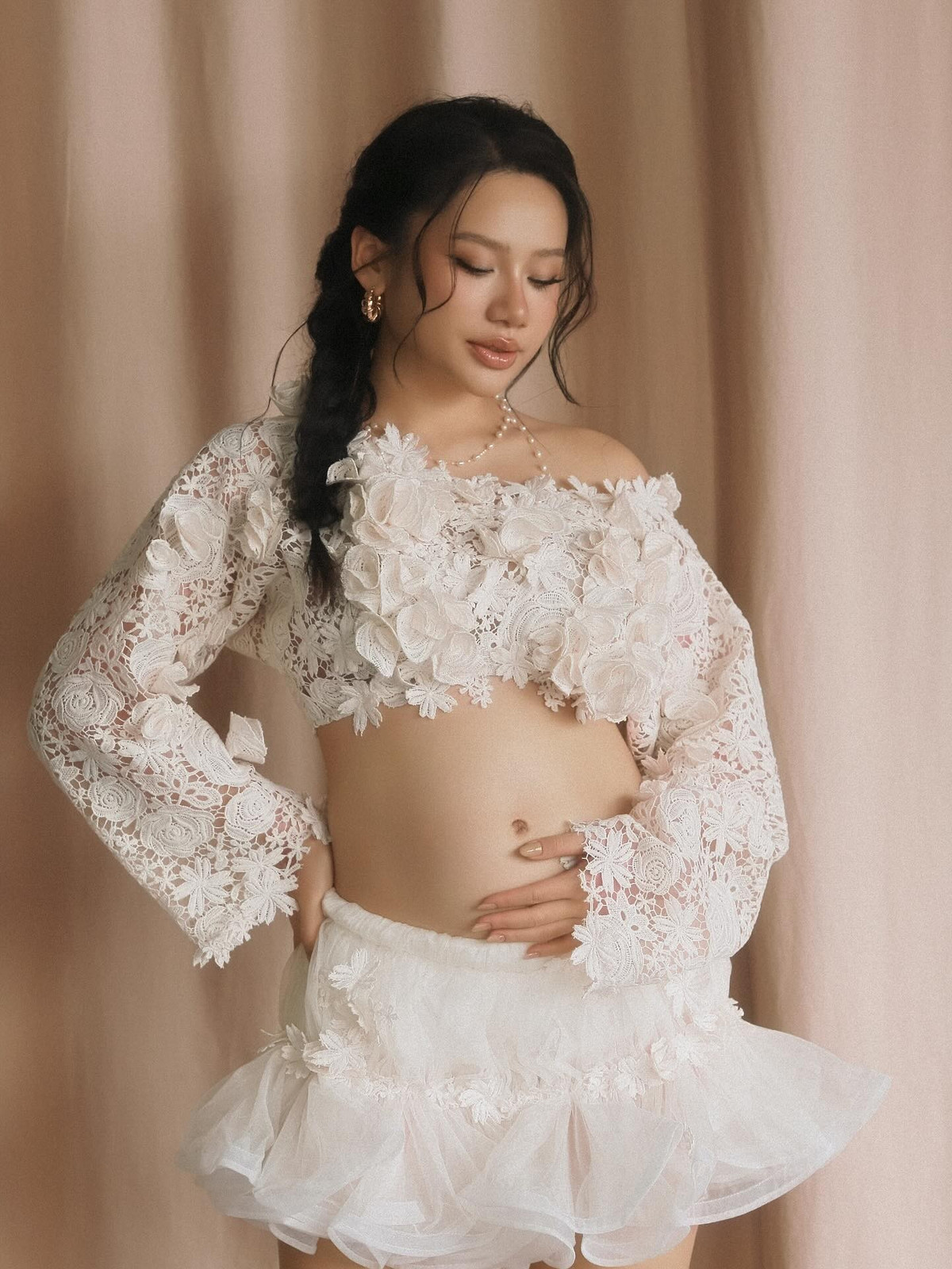 Là con gái của chủ tiệm vàng lớn, cuộc sống của Minh Thư và chồng luôn nhận được sự quan tâm đặc biệt. (Ảnh: FBNV)