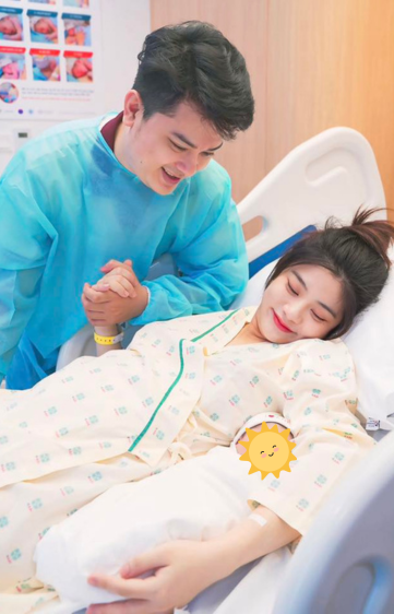 Nam Phương cũng chia sẻ về việc sử dụng các phương pháp giảm đau để giữ sức cho quá trình rặn đẻ. Khoảnh khắc con yêu chào đời được cô ví như một sự "giải tỏa" kỳ diệu, nơi mà mọi đau đớn bỗng chốc tan biến khi nhìn thấy gương mặt nhỏ xíu của con.