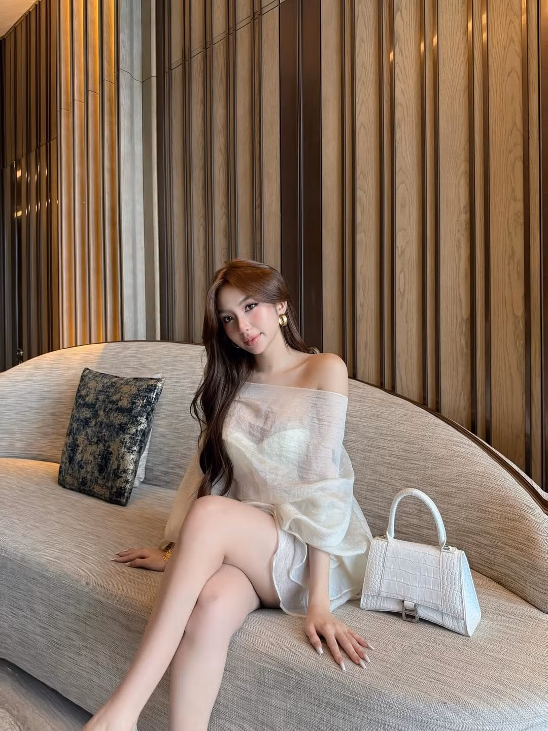 Thường xuyên xuất hiện trong những video cùng Xuân Ca, Quỳnh Như cũng là một Tiktoker được biết đến nhờ loạt video vũ đạo gợi cảm.