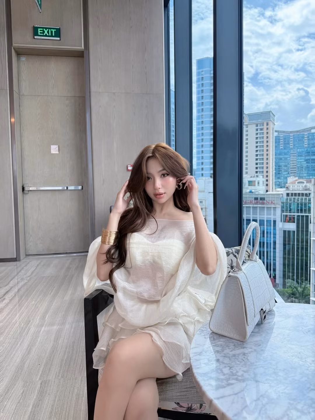 Nội dung chủ yếu trong các bài đăng trên MXH của Quỳnh Như thường là nhảy đu trend lắc hông, khoe nhan sắc xinh đẹp cũng như vóc dáng nóng bỏng và check-in ở những chỗ sang chảnh.