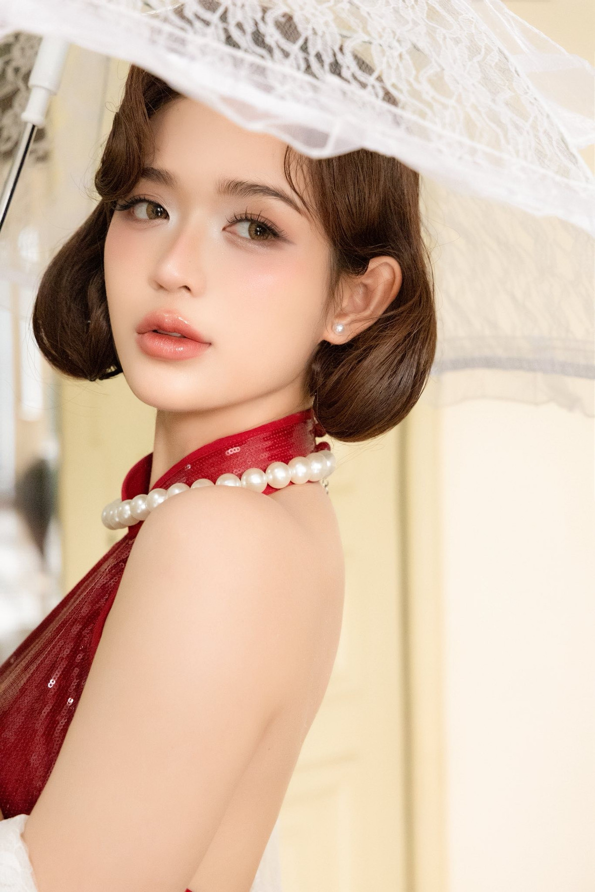 Mai Hà Hoàng Yến từng gây sốt mạng xã hội từ năm 2018 với đoạn clip 10 giây che nắng cho bạn. Đến nay, cô đã lột xác thành một nữ TikToker sở hữu nhan sắc "vạn người mê" và sự nghiệp đáng ngưỡng mộ. (Ảnh: IGNV)