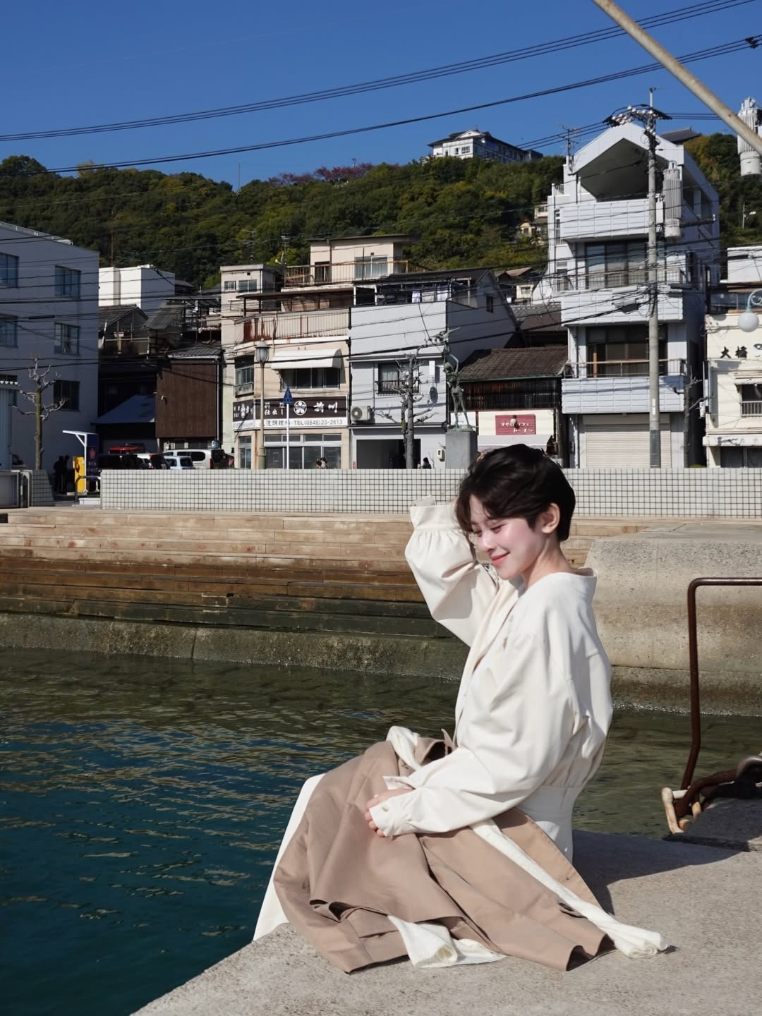 Cô nàng được biết đến với phong cách ăn mặc tối giản, thanh lịch và khéo léo giúp "ăn gian" chiều cao (cô từng tiết lộ chiều cao khiêm tốn là 1m47). (Ảnh: IGNV)