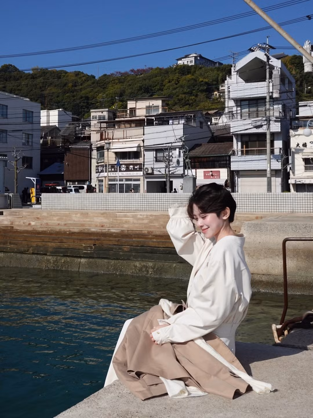 Cô nàng được biết đến với phong cách ăn mặc tối giản, thanh lịch và khéo léo giúp "ăn gian" chiều cao (cô từng tiết lộ chiều cao khiêm tốn là 1m47). (Ảnh: IGNV)