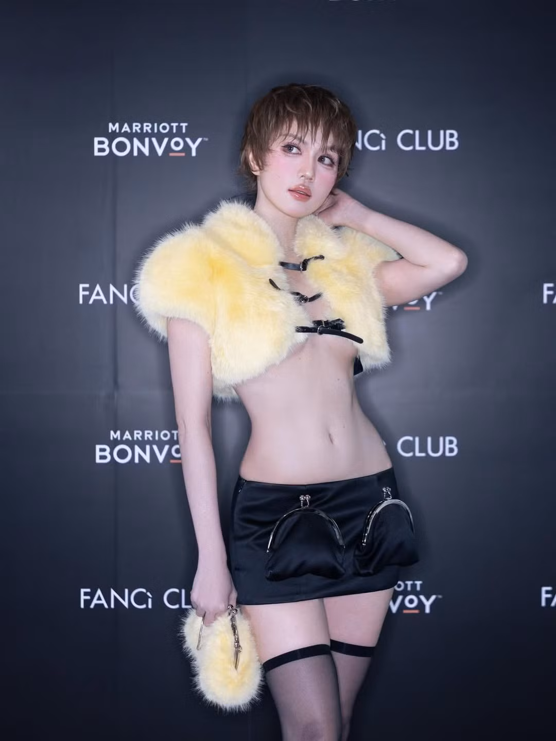 Nhiều người nhận xét rằng dù đã qua nhiều năm, thế nhưng danh hiệu "nữ hoàng nội y" của Ngọc Trinh vẫn chưa một ai có thể soán ngôi.