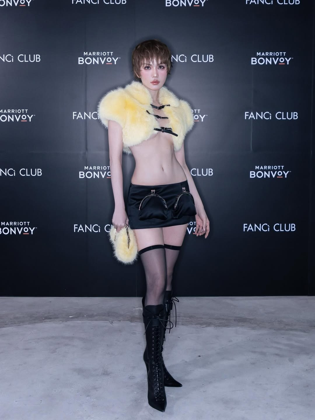 Sau khi trải qua lùm xùm lớn trong sự nghiệp, phong cách Ngọc Trinh có phần thay đổi theo hướng nền nã, nữ tính hơn, có phần kín đáo hơn trước.