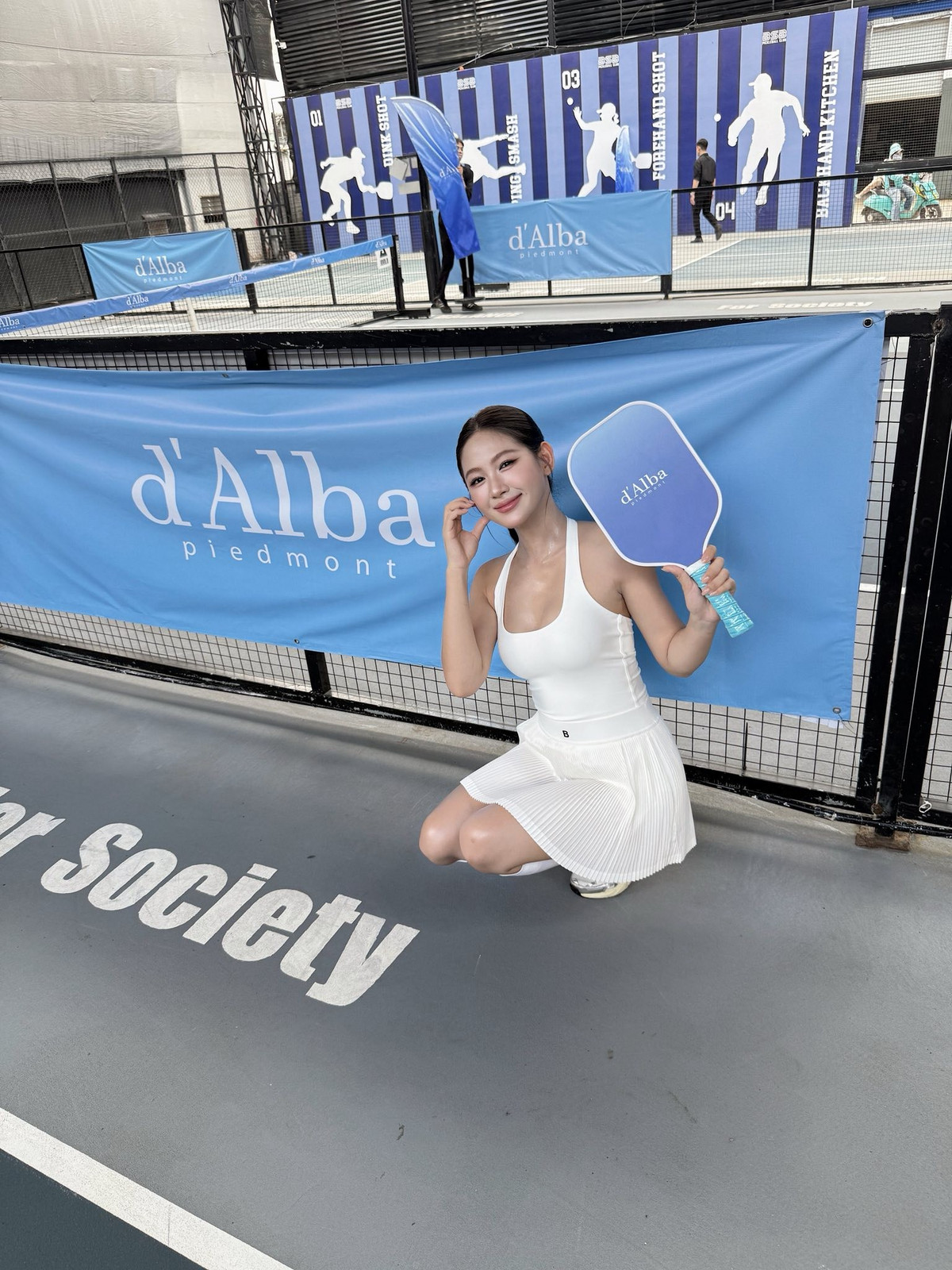 Cô nàng không chỉ thể hiện được sự duyên dáng, quyến rũ mà còn truyền tải được tinh thần yêu thể thao, yêu cái đẹp. (Ảnh: FBNV)