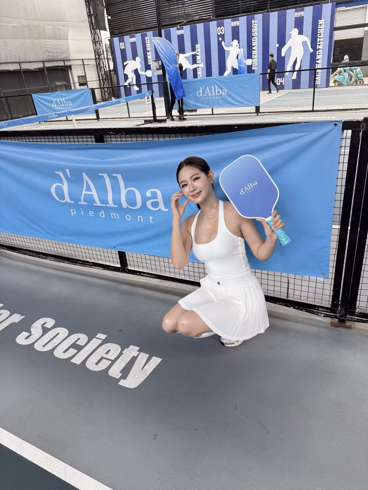 Cô nàng không chỉ thể hiện được sự duyên dáng, quyến rũ mà còn truyền tải được tinh thần yêu thể thao, yêu cái đẹp. (Ảnh: FBNV)