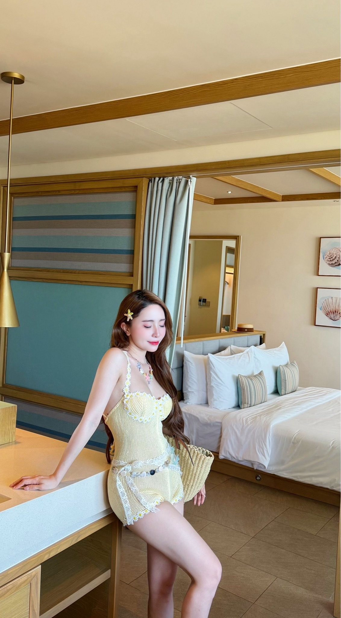 Sở hữu vòng eo 56 cực phẩm, cô nàng không ngại diện những thiết kế ôm sát, khoe trọn ưu điểm cơ thể.