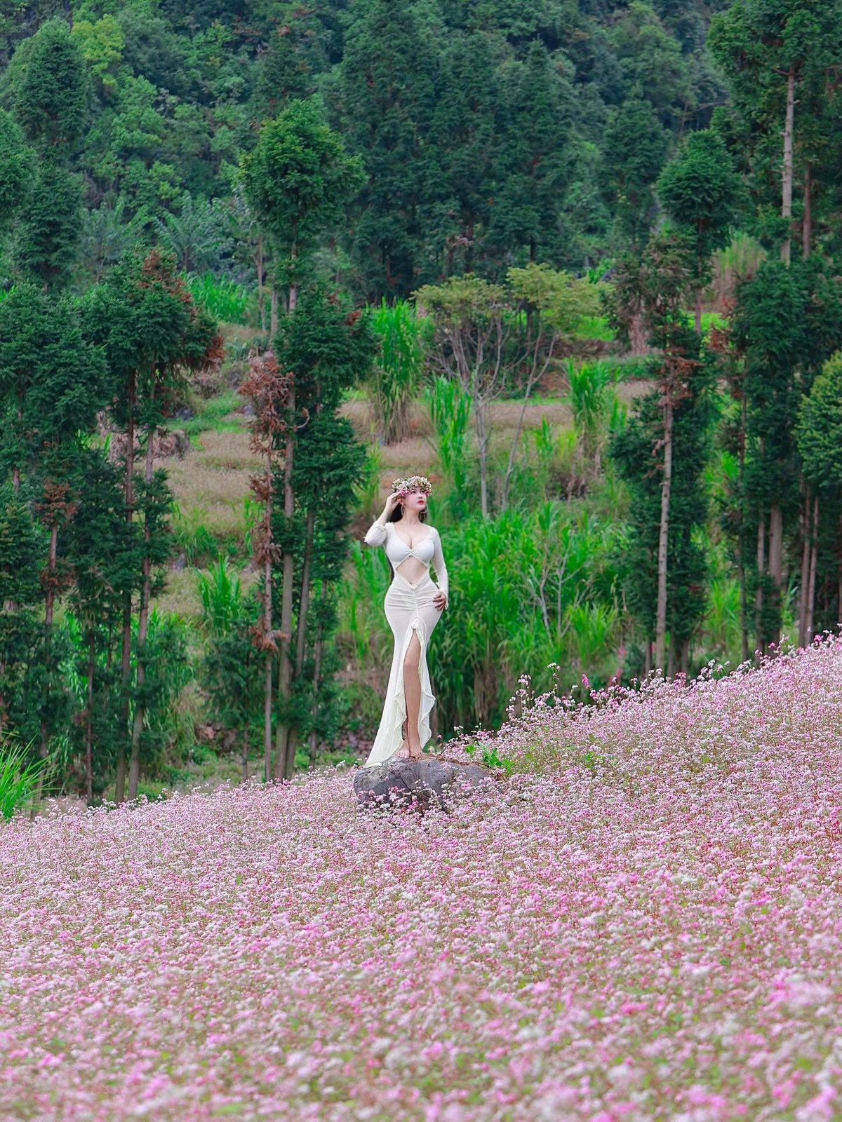 Bên cạnh đó, nhiều người dùng mạng xã hội đã lên tiếng bênh vực và ủng hộ quyền tự do thể hiện phong cách cá nhân của cô gái.