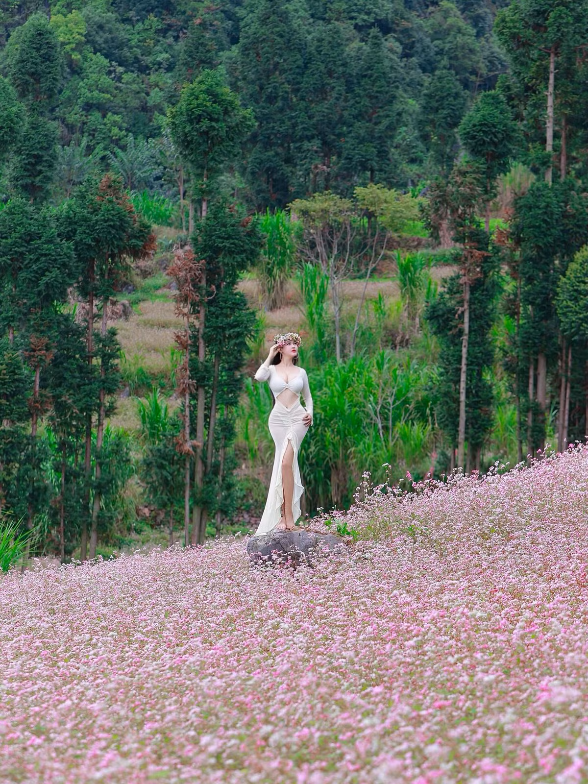 Bên cạnh đó, nhiều người dùng mạng xã hội đã lên tiếng bênh vực và ủng hộ quyền tự do thể hiện phong cách cá nhân của cô gái.