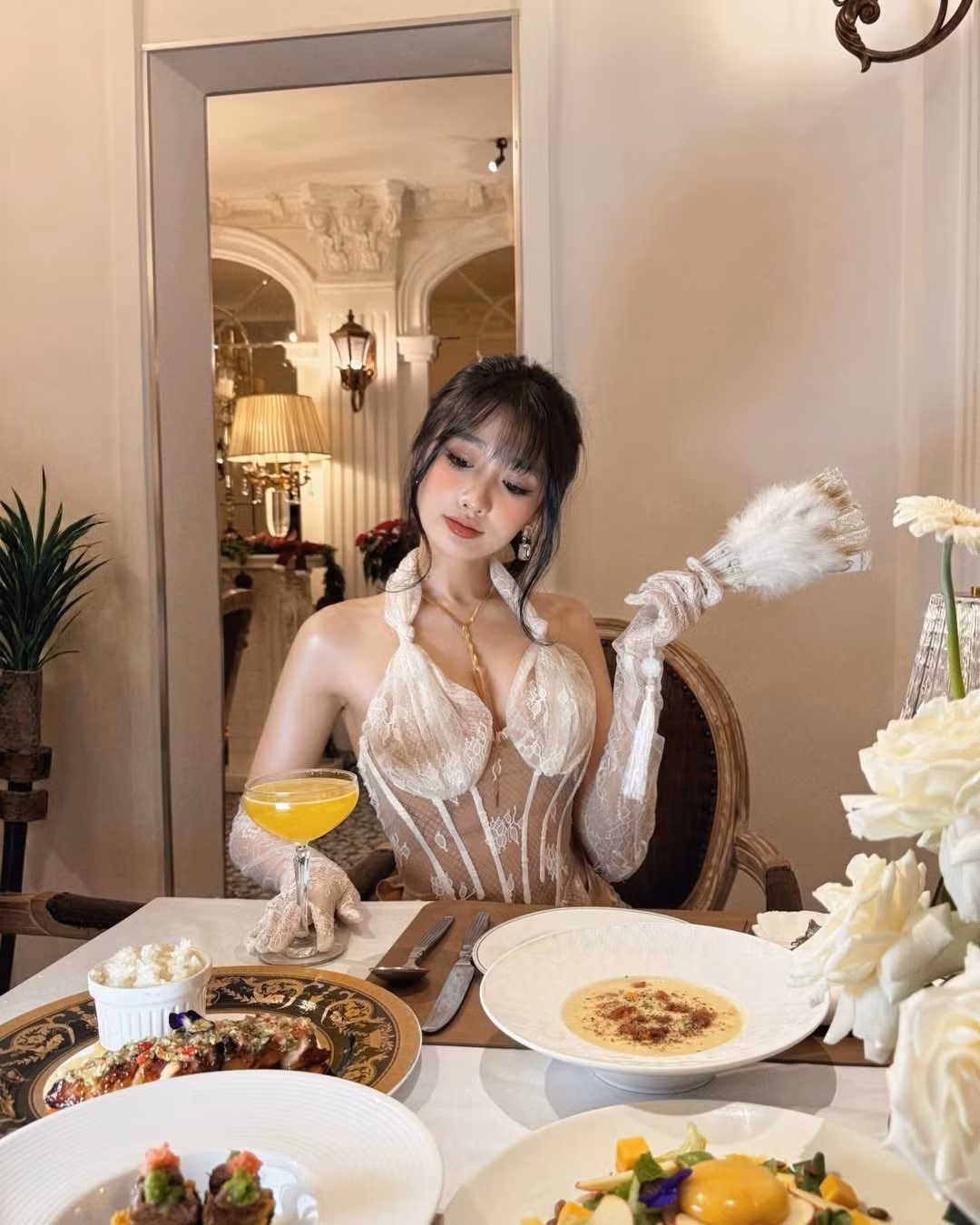 Thời gian gần đây, cô nàng sinh năm 2004 không ngần ngại thử nghiệm những phong cách thời trang táo bạo và trưởng thành hơn. (Ảnh: IGNV)