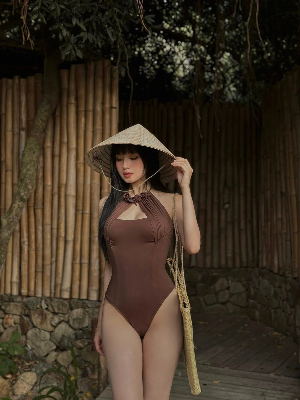 Ở phần bình luận, nhiều người đã phải xuýt xoa với nhan sắc không tuổi của nàng hot girl đời đầu: "Bao nhiêu năm vẫn đẹp như ngày xưa chị ơi, có dấu hiệu lão hóa ngược luôn ạ", "Đệ nhất mỹ nhân", "Mẫn Nhi lòng em". (Ảnh: FBNV)