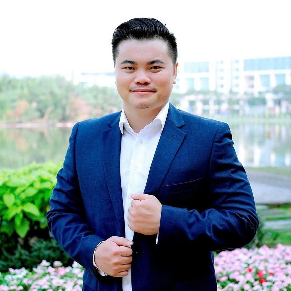 Chuyên gia truyền thông Phan Vĩnh Phúc nhấn mạnh KOL/KOC cần có kiến thức về tài chính, pháp luật, quản trị doanh nghiệp... hoặc tìm người đồng hành có chuyên môn nếu muốn phát triển bền vững. Ảnh: NVCC.