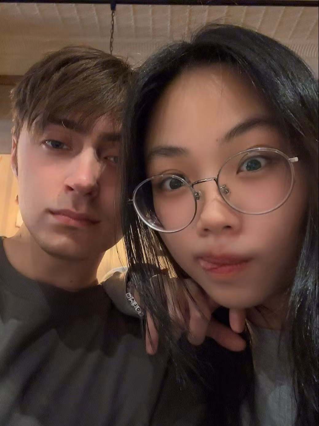 Sở hữu gần 500.000 người theo dõi trên Tiktok, Quách Hoàng Nhi được biết đến với những video quay cùng với bạn trai ngoại quốc Nolan.