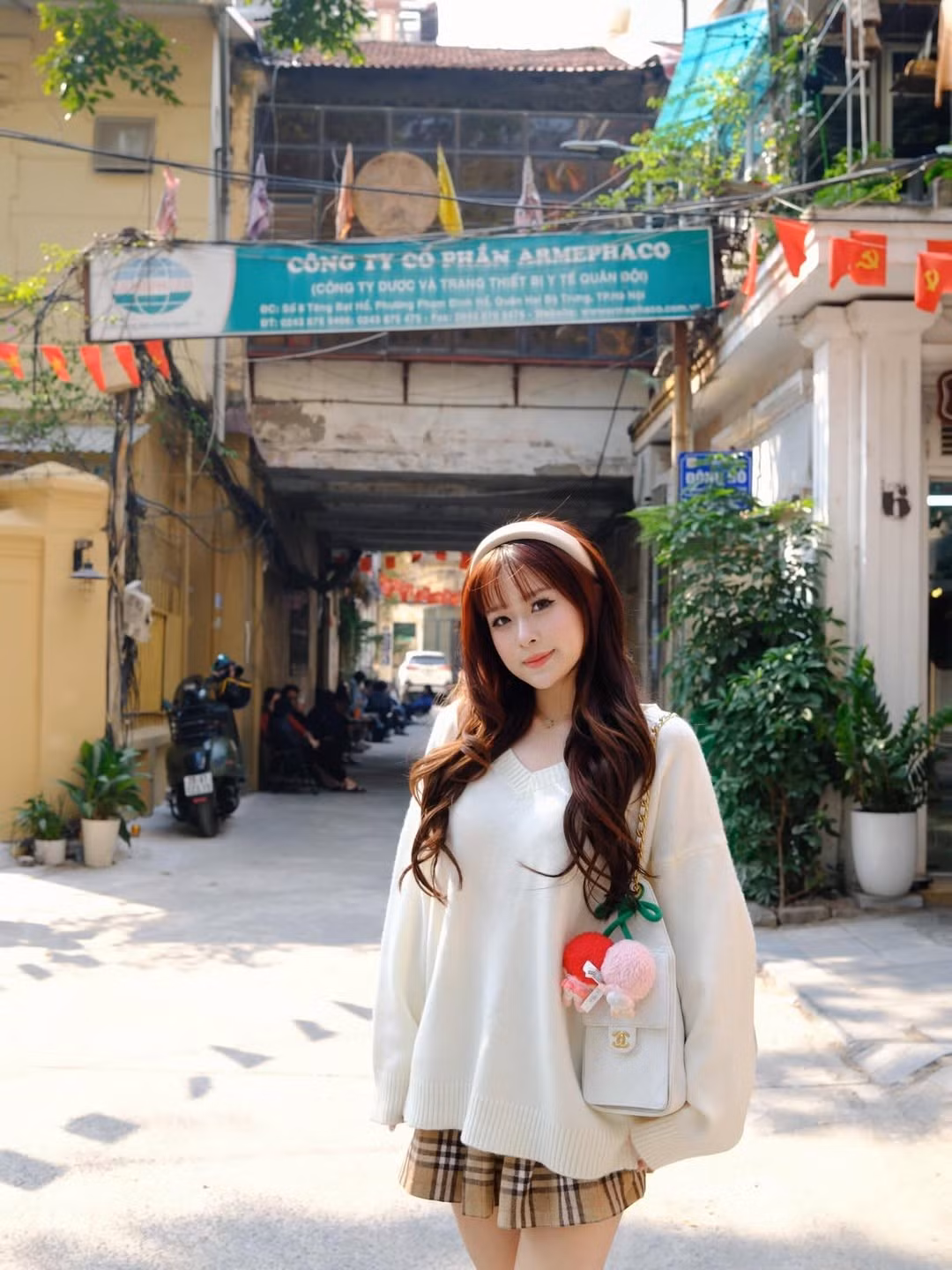 Vào tháng 9 năm ngoái, nàng rich kid từng vướng vào tranh cãi với phần chú thích dưới bài đăng mừng Quốc khánh 2/9. Một thời gian nhận nhiều chỉ trích, Chao từng phải khóa phần bình luận công khai trên mạng xã hội, cô cũng thẳng thắn lên tiếng thừa nhận sai sót của bản thân. (Ảnh: IGNV)