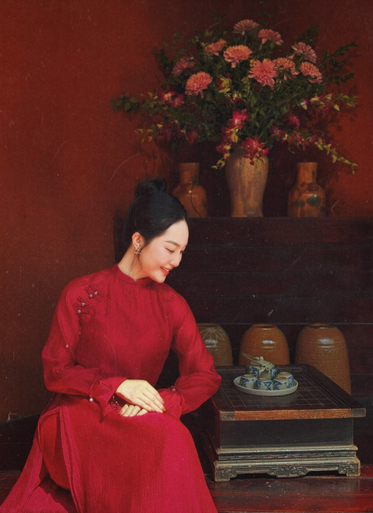 View - Nữ MC Nghệ An gia nhập đường đua ảnh Tết với áo dài họa tiết con công độc đáo | Báo Tri thức và Cuộc sống - TIN TỨC PHỔ BIẾN KIẾN THỨC 24H