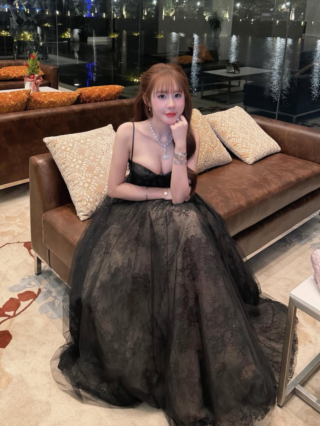 Trang cá nhân của Tuyết Anh hiện có hơn 104.000 người theo dõi trên Facebook, mỗi bài đăng đều nhận hàng nghìn lượt yêu thích cùng các bình luận khác nhau. (Ảnh: IGNV)