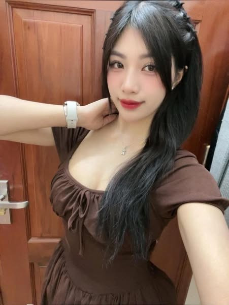 Anh Thơ sở hữu chiều cao ấn tượng 1,72m cùng body ấn tượng, rắn chắc.