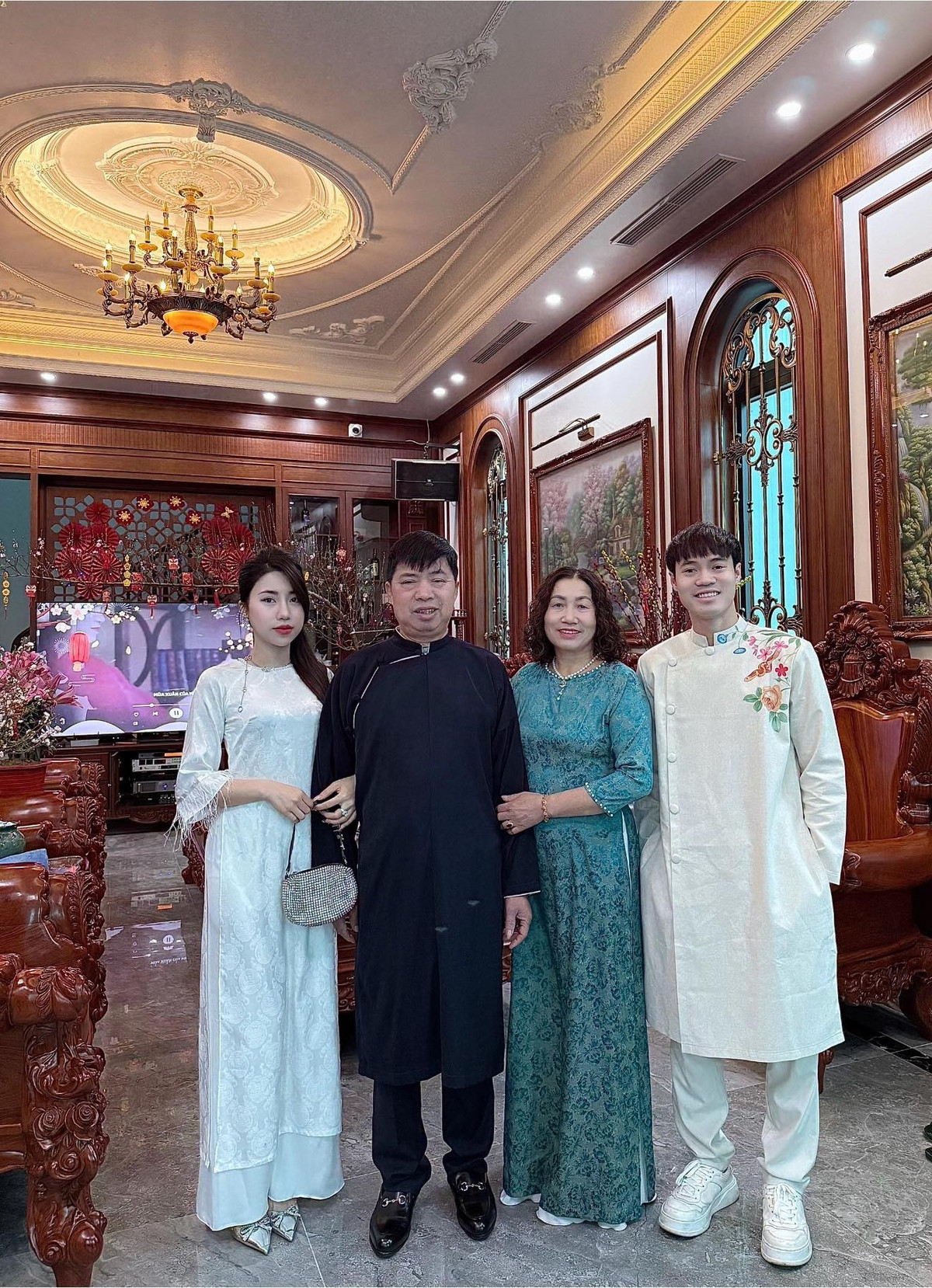 Cô có gương mặt xinh xắn, thân hình quyến rũ và nước da sáng mịn không thua kém các hot girl.