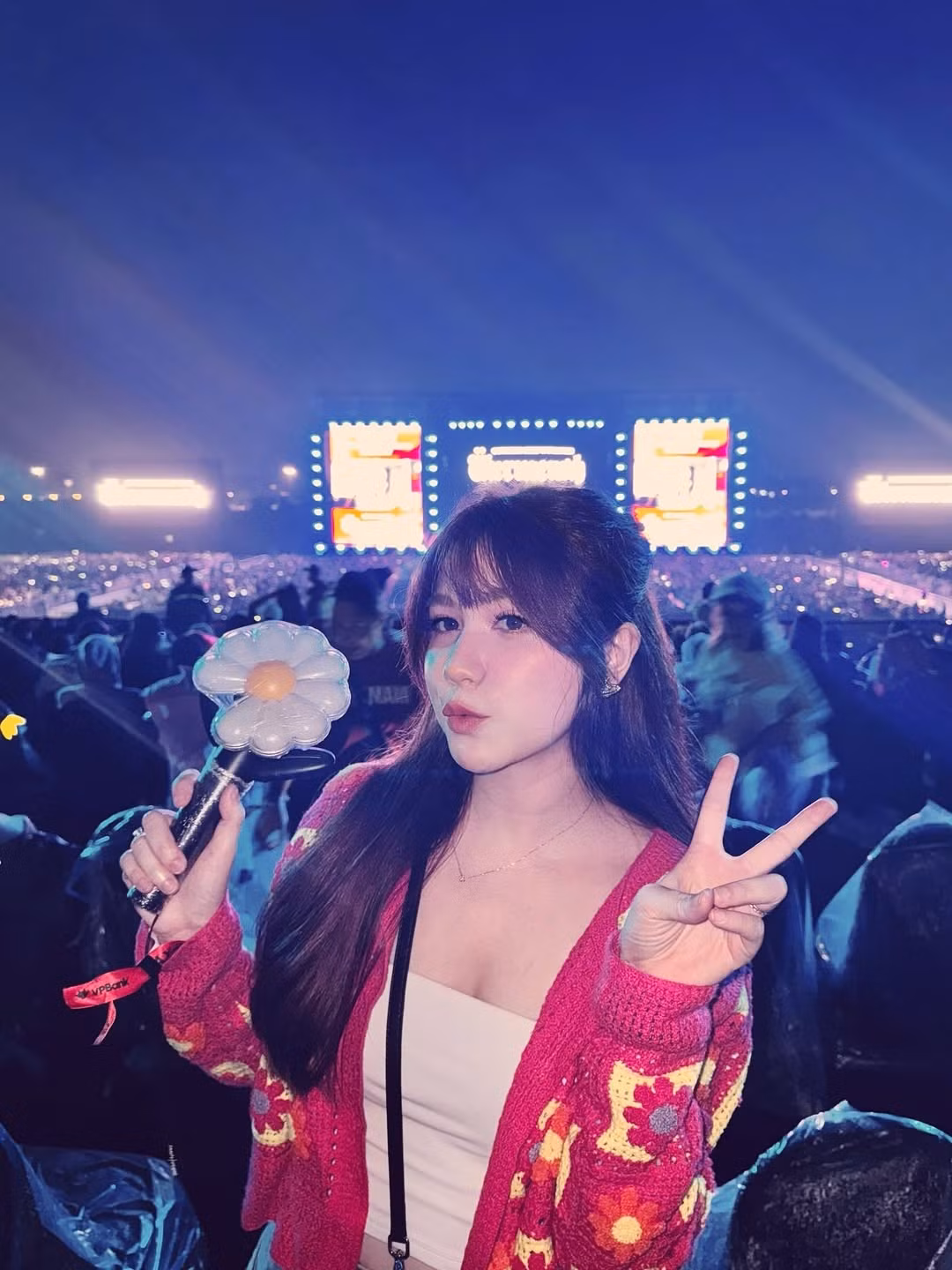 Sự kiện âm nhạc lớn nhất nhì năm nay, G-DRAGON 2025 WORLD TOUR [Übermensch] IN HANOI, đã trở thành một "sàn diễn ngầm" của dàn hot đình đám. Trên trang cá nhân, các cô nàng này đã cùng nhau "xả suộc" sống trọn với âm nhạc, thể hiện niềm vui khi được gặp thần tượng bấy lâu nay.