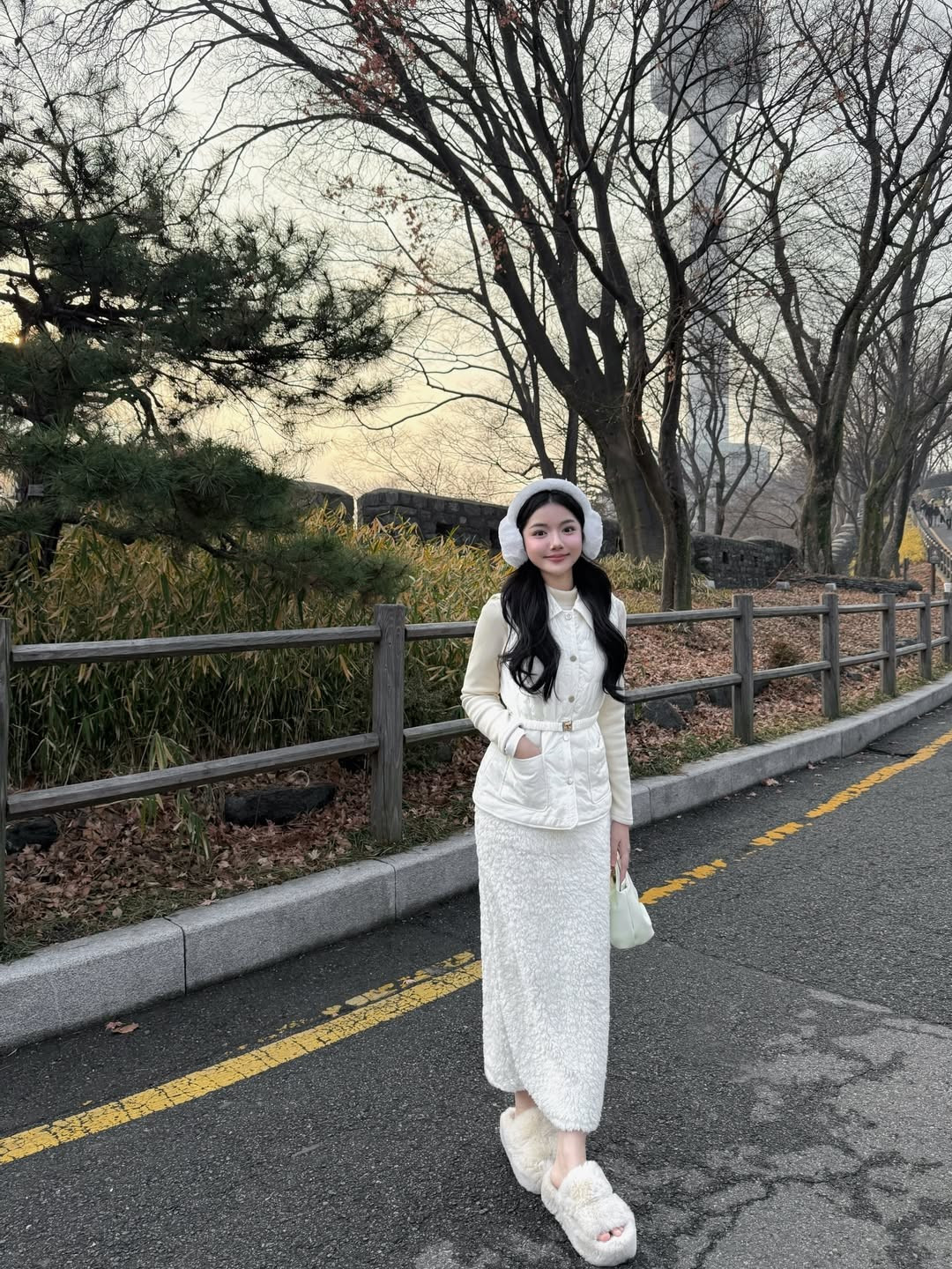 Đôi mắt to tròn cùng lối trang điểm trong veo giúp cô chiếm trọn cảm tình của người hâm mộ. (Ảnh: IGNV)