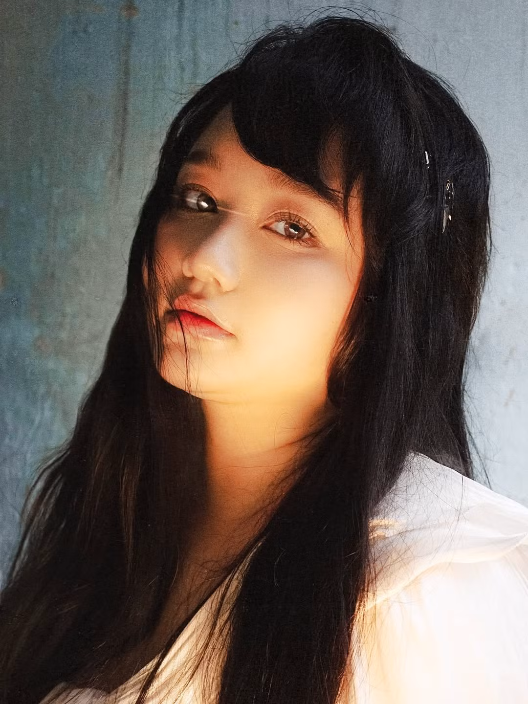 Ngoại hình có phần mũm mĩm cùng gương mặt mang nét trong trẻo khiến Trúc Anh mang lại cảm giác vừa bí ẩn, vừa nữ tính, ngọt ngào.