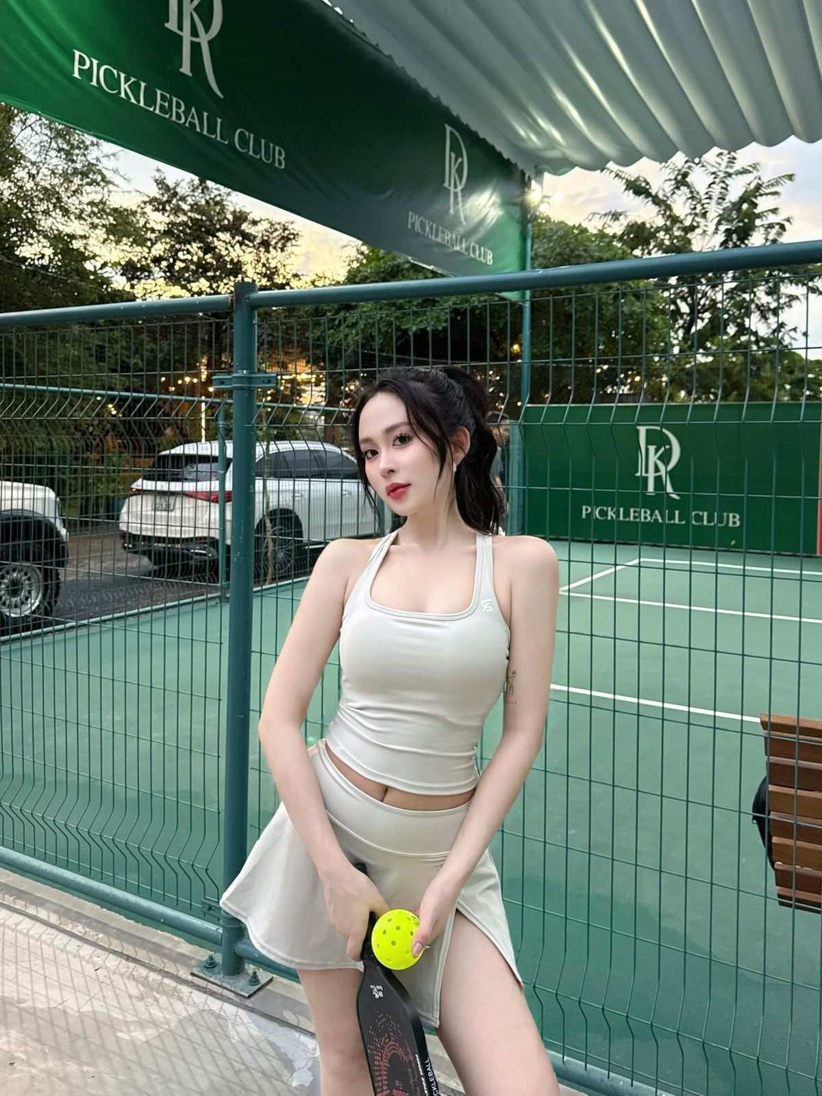 Profile của hot girl này nhanh chóng thu hút nhiều người theo dõi và trở thành tâm điểm thảo luận trong cộng đồng mạng.