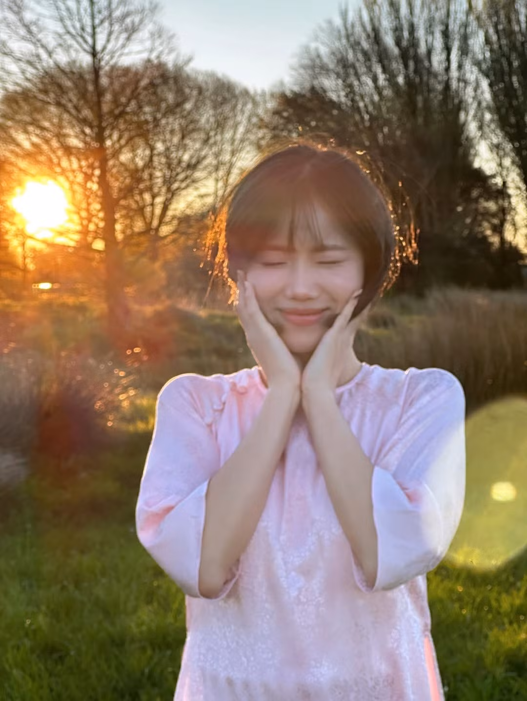 Không dừng lại ở việc học, Meichan còn là một Content Creator đình đám với kênh YouTube sở hữu hàng trăm nghìn lượt theo dõi. Nội dung của cô thường xoay quanh cuộc sống du học, bí kíp học tập và năng lượng tích cực, truyền cảm hứng cho rất nhiều bạn trẻ. (Ảnh: IGNV)