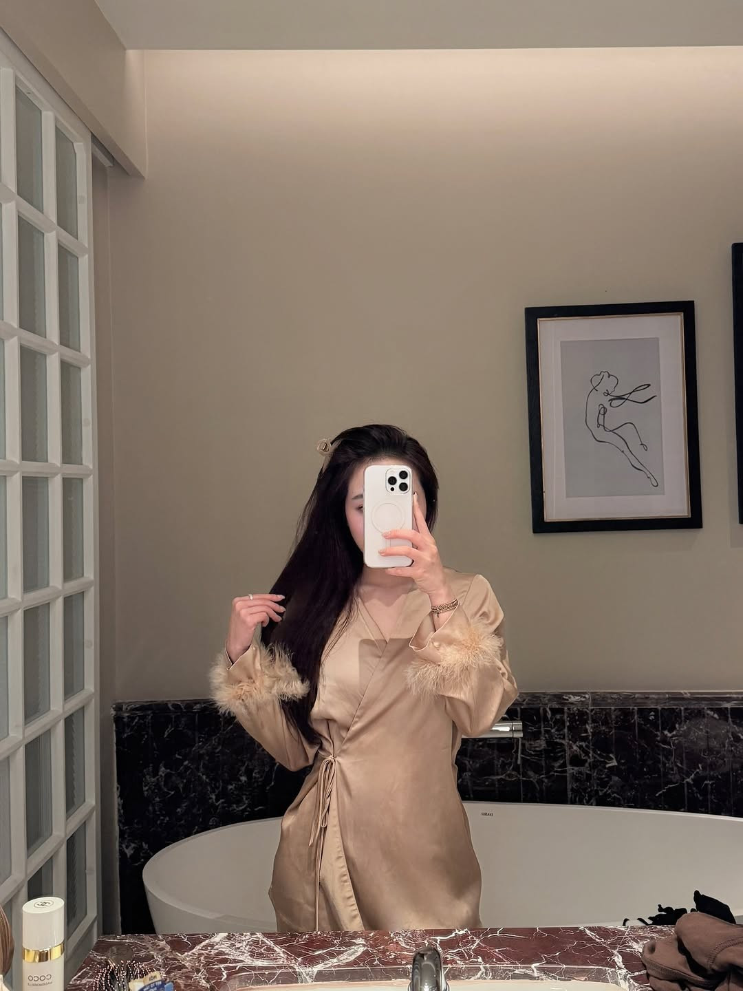 Bộ ảnh này một lần nữa khẳng định sức hút mạnh mẽ của cô nàng hot girl này trên mạng xã hội. Mặc dù không hoạt động nghệ thuật nhưng cô nàng vẫn nhận về nhiều sự quan tâm từ netizen. (Ảnh: IGNV)