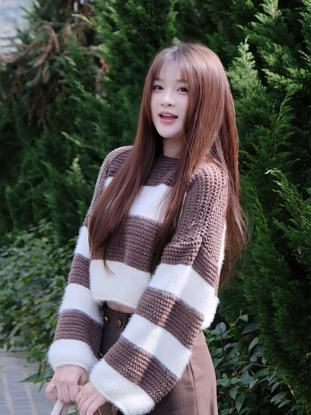 Tuy nhiên, kể từ khi công khai chuyện tình cảm viên mãn bên bạn trai Soanh Trần - nam TikToker nổi tiếng, Lyly Sury dường như càng thêm rạng rỡ và "thăng hạng" nhan sắc một cách đáng kể, minh chứng rõ ràng nhất cho câu nói "phụ nữ đẹp nhất khi yêu". (Ảnh: IGNV)