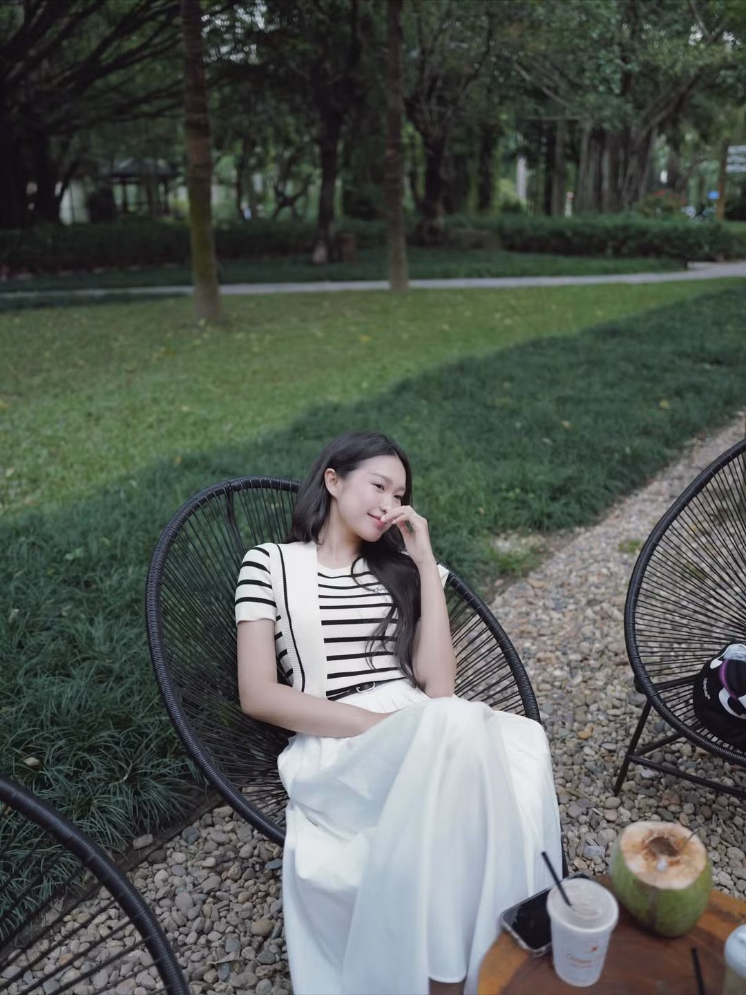 Mới đây, cô lại tiếp tục "đốn tim" người hâm mộ với bộ ảnh mang phong cách "nàng thơ mùa thu" vô cùng duyên dáng và trong trẻo.(Ảnh: IGNV)