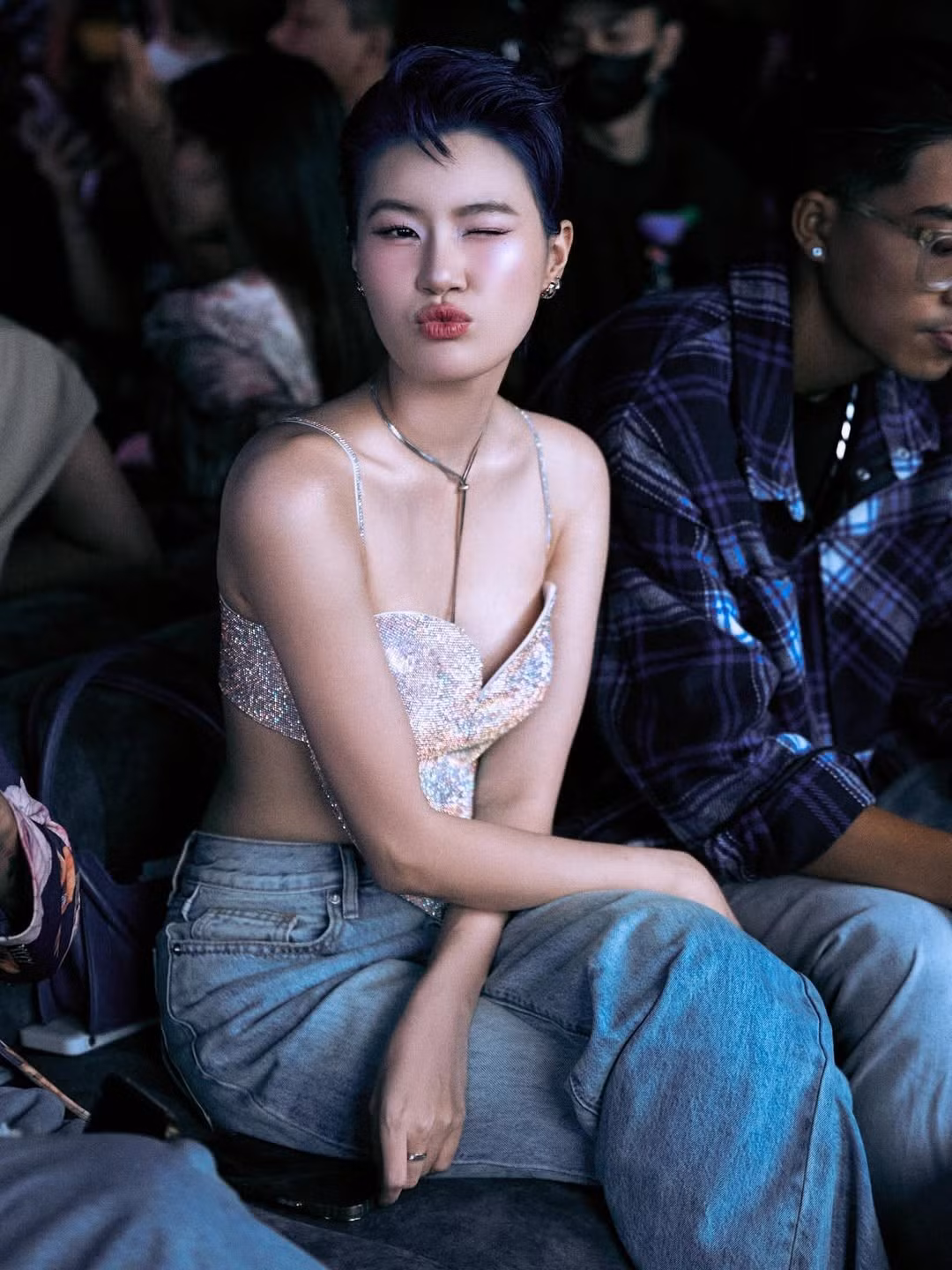 Cô từng có quyết định táo bạo cạo đầu, thể hiện sự táo bạo và phong cách riêng biệt. Sự tự tin và gu thời trang độc đáo đã giúp Pháo trở thành biểu tượng phong cách cho giới trẻ yêu thích sự phá cách và sáng tạo.​