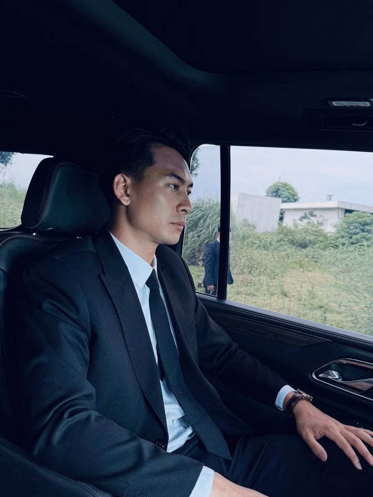 Với chiều cao 1m85, gương mặt điển trai cùng vóc dáng khỏe khoắn, Thế Văn nhanh chóng được gọi bằng biệt danh “soái ca cảnh vệ”. (Ảnh: FBNV)