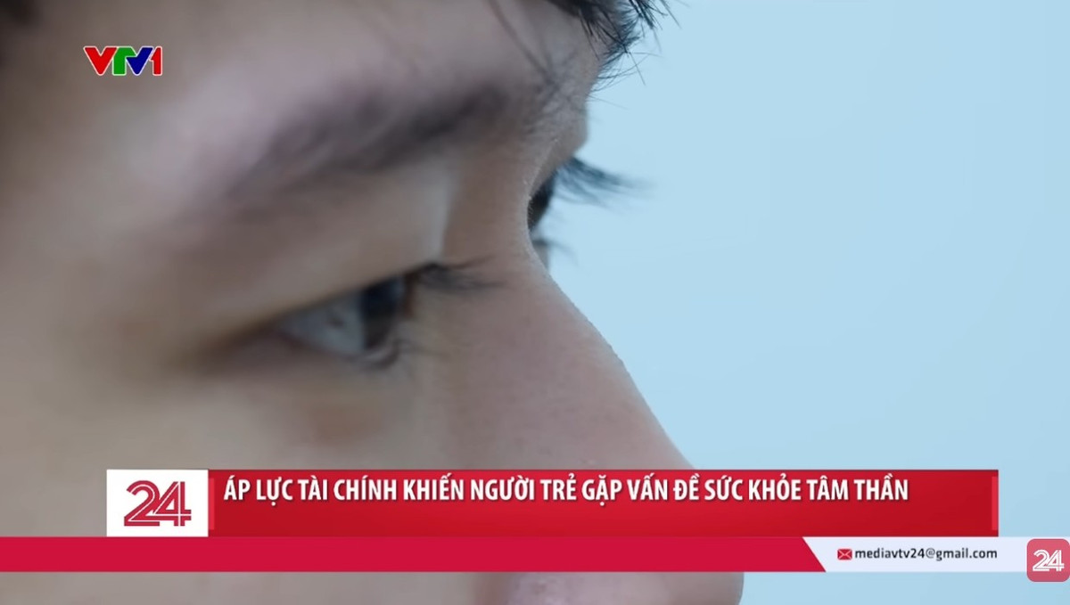 Gần đây, một phóng sự từ VTV24 với tiêu đề "Áp lực tài chính khiến người trẻ gặp vấn đề sức khỏe tâm thần" đã trở thành nguồn cảm hứng cho một trào lưu lan truyền mạnh mẽ trên mạng xã hội. Nhiều người trẻ đến bệnh viện khám vì các triệu chứng mất ngủ, lo âu, nhưng kết quả chẩn đoán cuối cùng lại bắt nguồn từ những áp lực tài chính. (Ảnh: VTV)