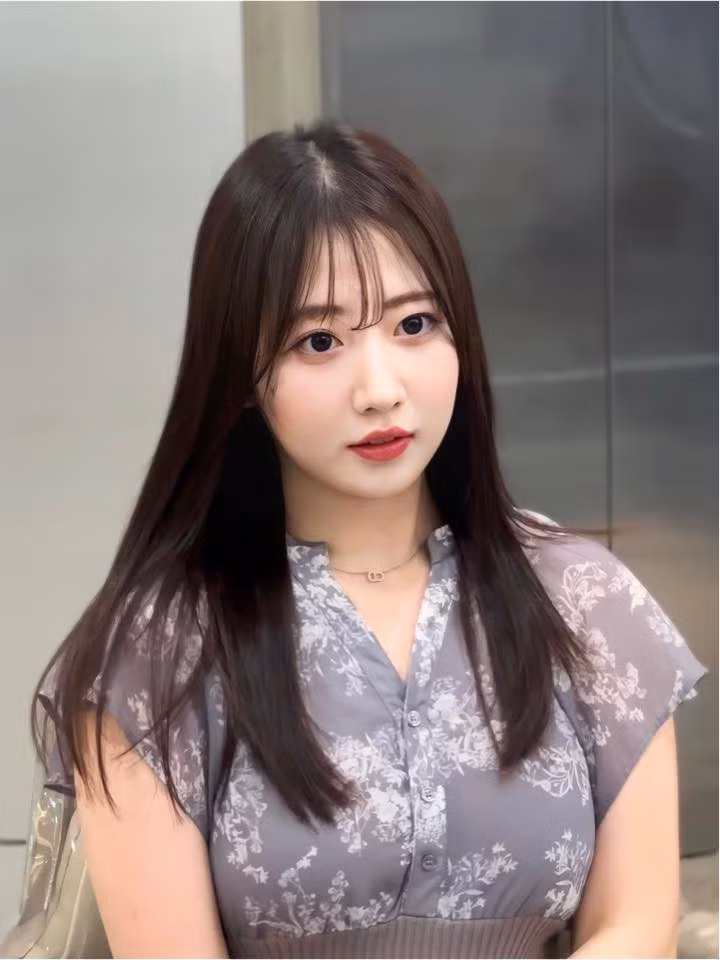 Đinh Sao Mai (SN 1998, Hà Nội) - giảng viên bộ môn Thực hành tiếng và Ngoại ngữ 2 tại khoa tiếng Nhật, Đại học Hà Nội cách đây 2 năm từng "gây sốt" với vẻ ngoài xinh đẹp, trong trẻo. (Ảnh: FBNV)