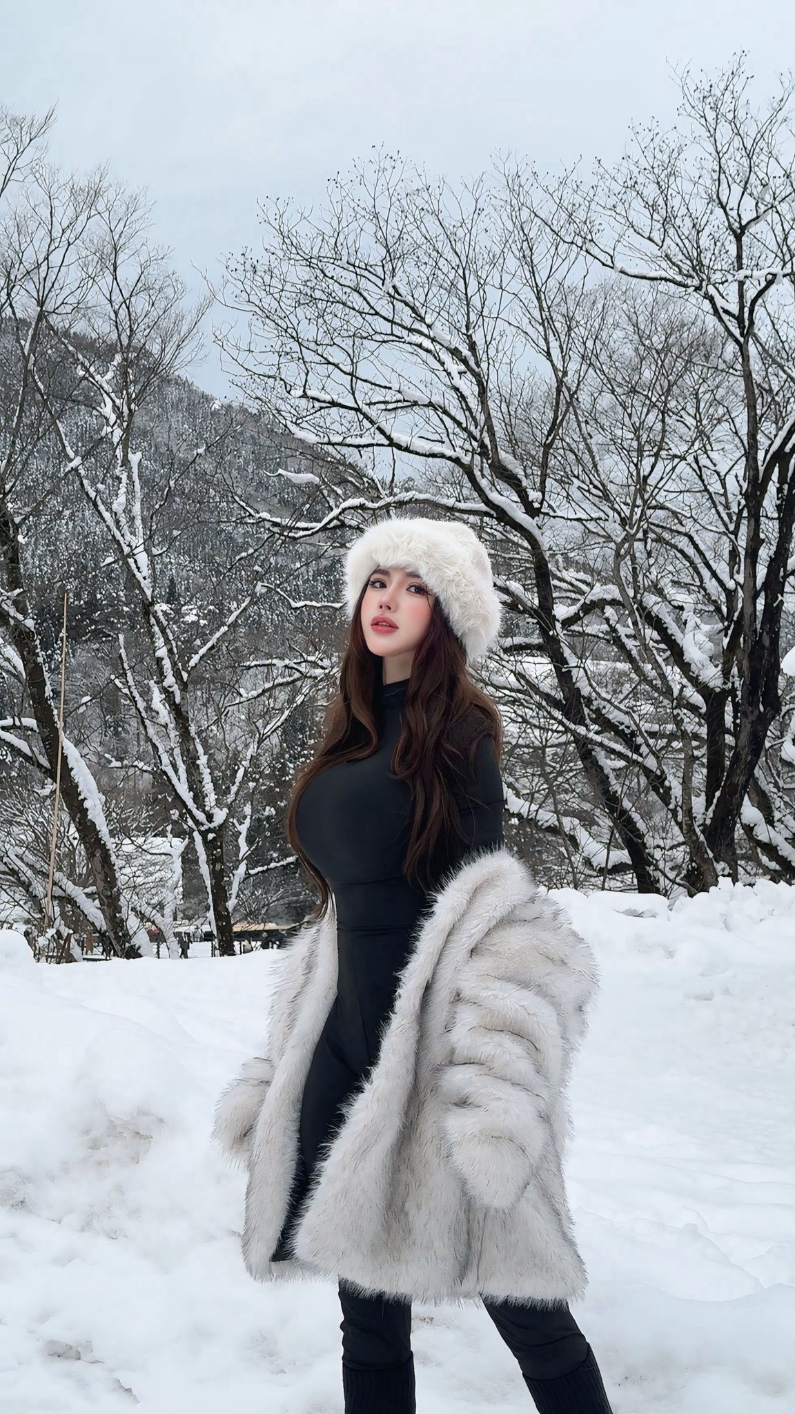 Một số người dùng mạng cảnh báo việc diện đồ quá ngắn giữa tuyết có thể gây ảnh hưởng nghiêm trọng đến sức khỏe. (Ảnh: IGNV)