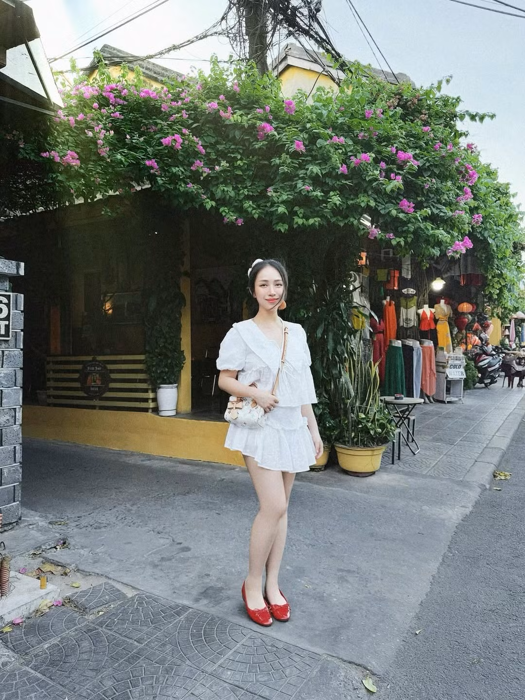 Cô nàng vẫn luôn giữ được sự tươi trẻ, năng động và duy trì công việc kinh doanh cá nhân. (Ảnh: IGNV)