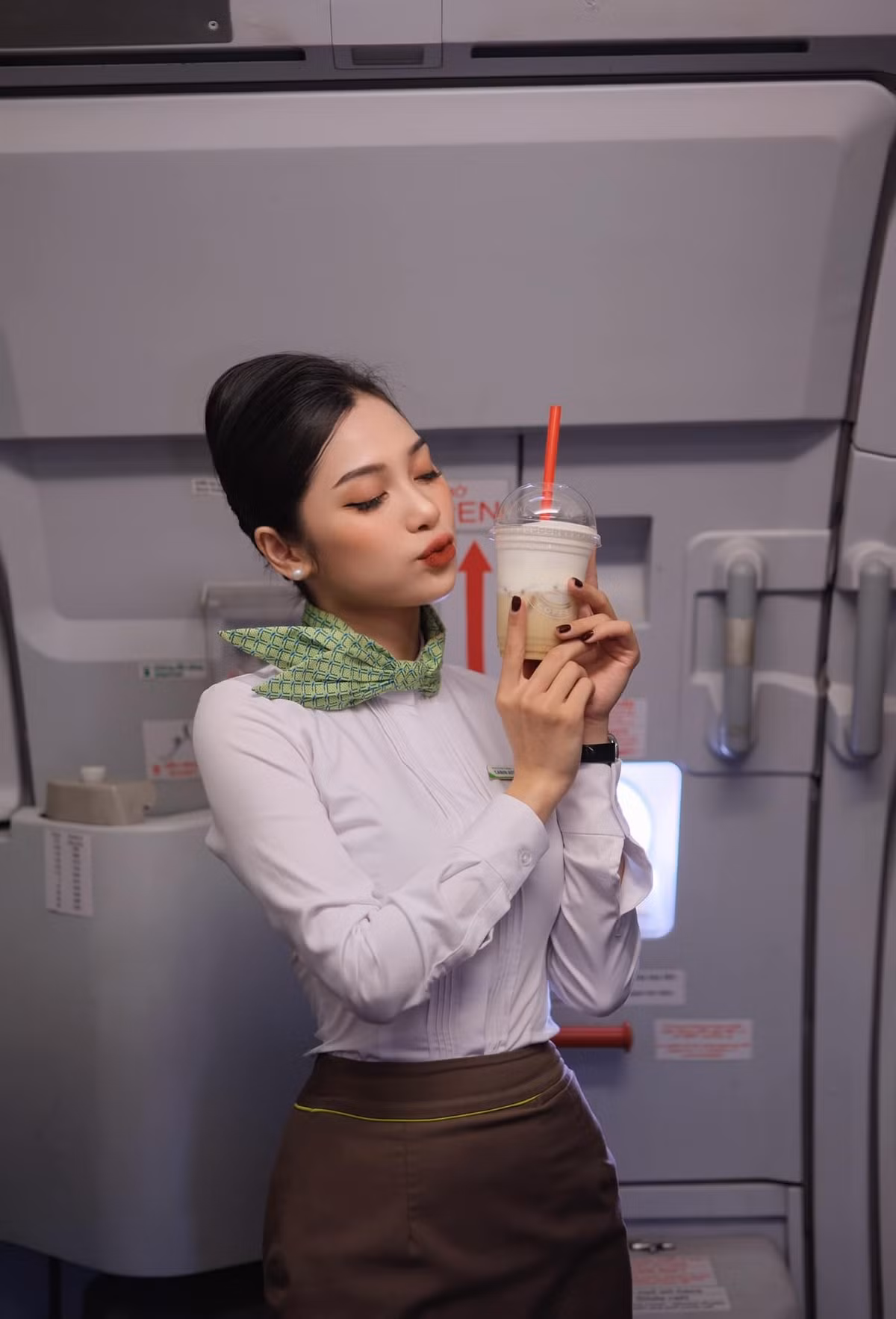 Hình ảnh Nguyên Thảo thường được nhiều fanpage liên quan đến hàng không đăng tải, thu hút về rất nhiều sự chú ý. (Ảnh: FBNV)