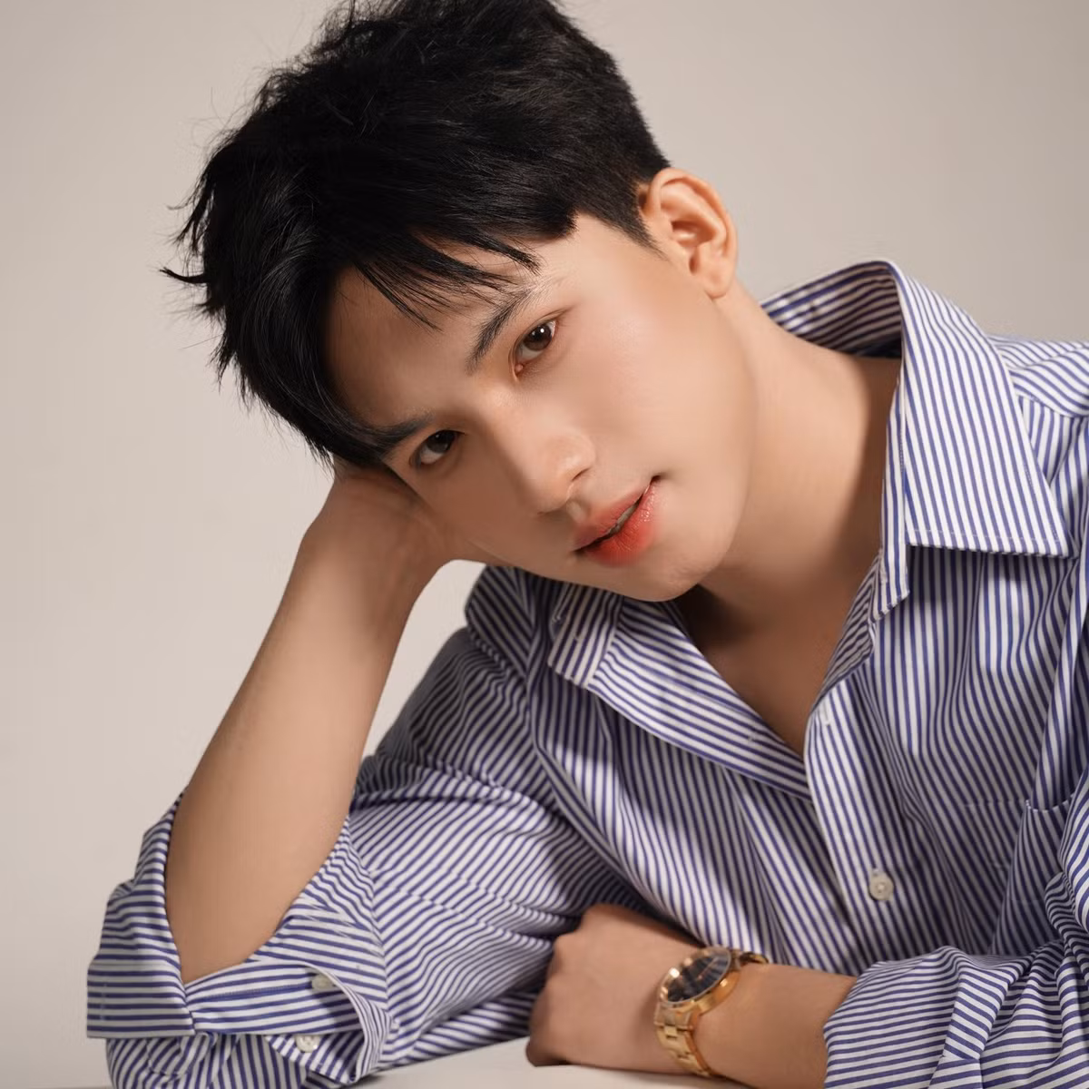 Sau một thời gian im lặng để thực hiện các cuộc đại phẫu quan trọng, Tùng Sơn đã chính thức xuất hiện với diện mạo mới. (Ảnh: FBNV)