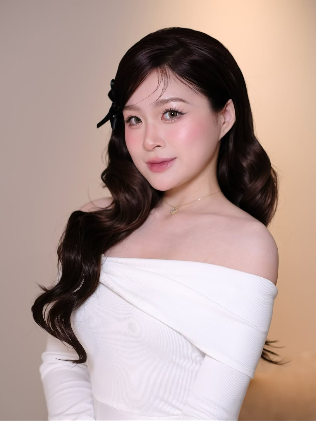 Đặc biệt hình ảnh người con gái Việt với tà áo dài trong bộ ảnh mới của Chao nhận về rất nhiều lời khen ngợi. (Ảnh: IGNV)