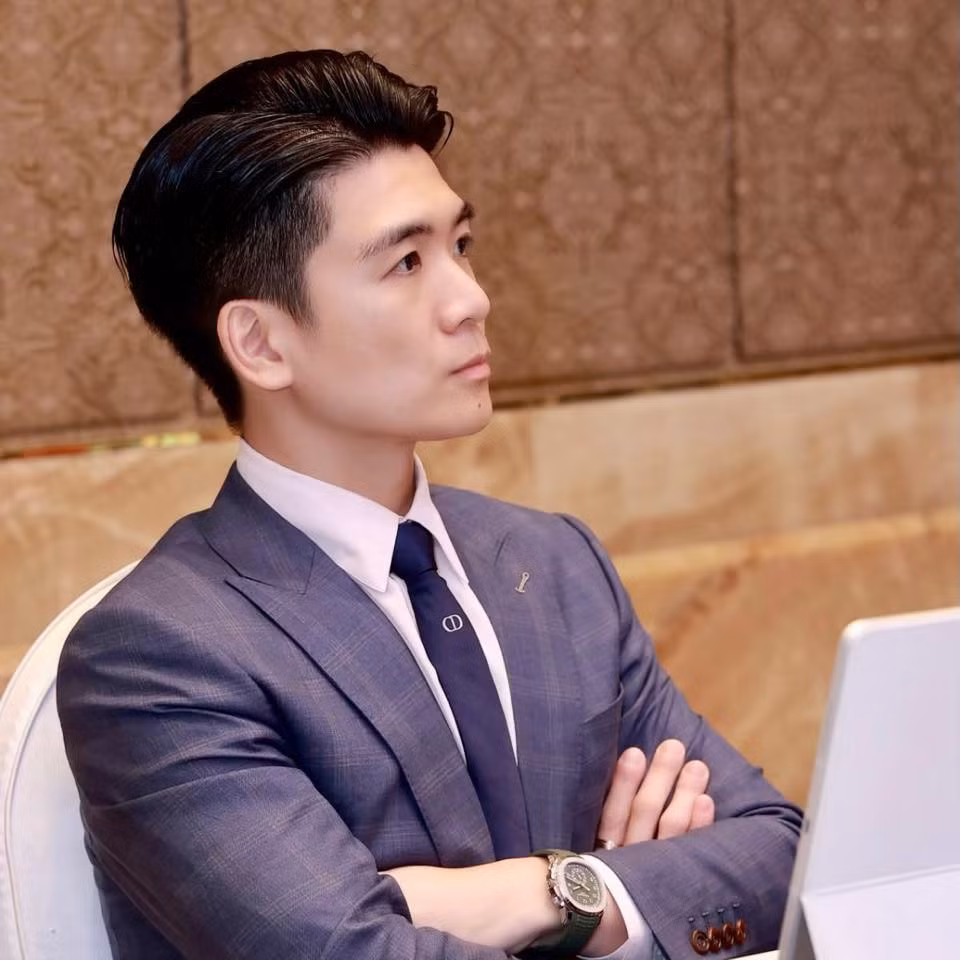 Dù chưa rõ giới tính là bé trai hay bé gái, bức hình chỉ chụp một góc gương mặt nhưng em bé được nhận xét đáng yêu.