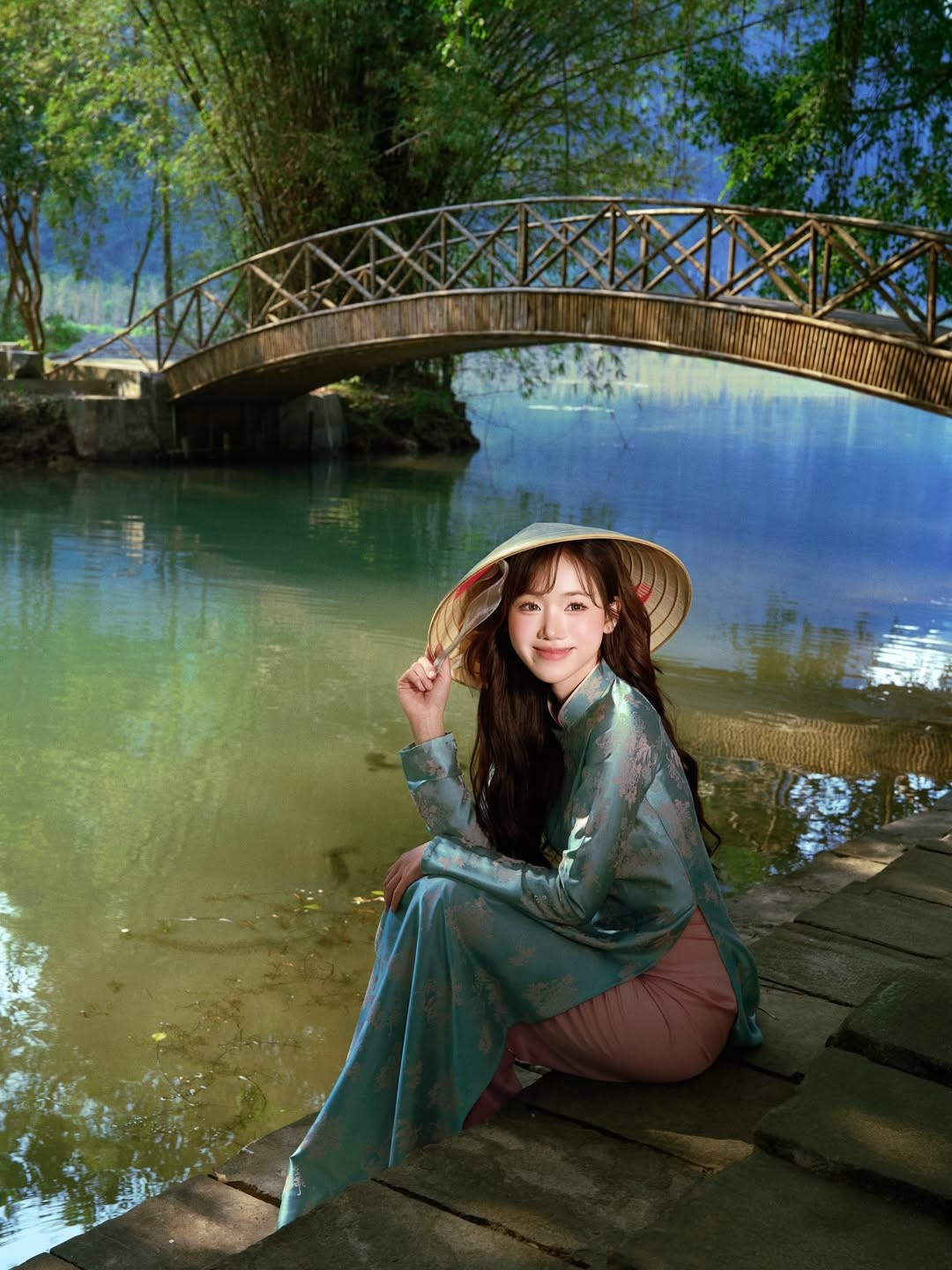 Ninh Bình chưa bao giờ làm các tín đồ du lịch thất vọng bởi vẻ đẹp hùng vĩ nhưng không kém phần nên thơ. Qua ống kính bộ ảnh của Meichan, những địa danh nổi tiếng hiện lên đầy mê hoặc. (Ảnh: IGNV)