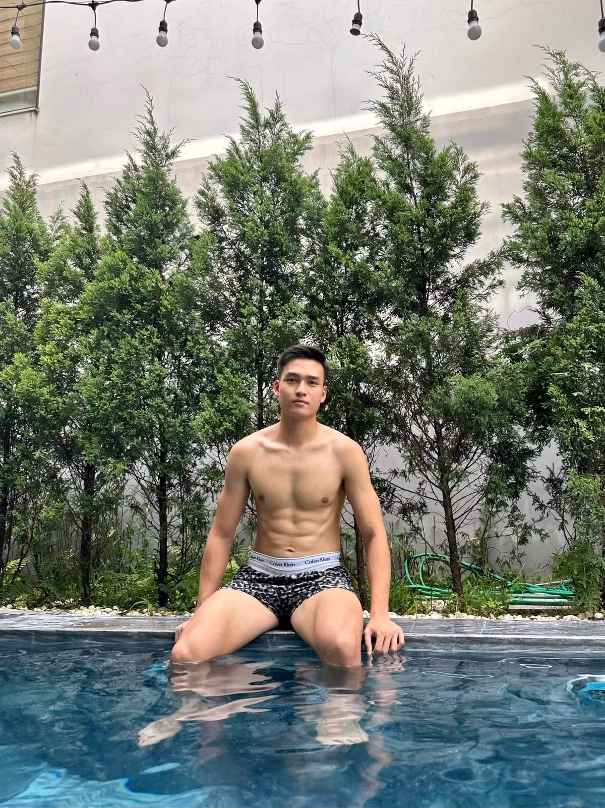 Dù nhận được nhiều sự chú ý, nam cầu thủ khá kín tiếng về đời sống cá nhân. Anh tập trung cho thi đấu và chăm lo cho gia đình. (Ảnh: Facebook Bùi Hoàng Việt Anh)