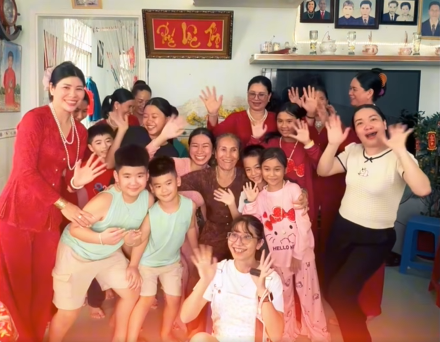 Nhiều bình luận được để lại dưới các video là những lời chúc chân thành cho gia đình mỗi người làm clip. (Ảnh: Nguyễn Mỹ Hạnh)