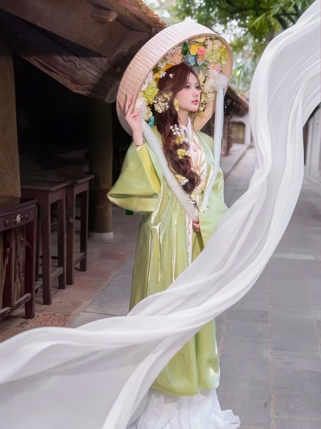 Việc một "hot girl triệu fan" như Nguyễn Diệu Linh diện Việt phục không đơn thuần là một bộ ảnh thời trang. Đó còn là cách cô dùng sức ảnh hưởng của mình để quảng bá nét đẹp di sản đến gần hơn với thế hệ Gen Z. (Ảnh: IGNV)