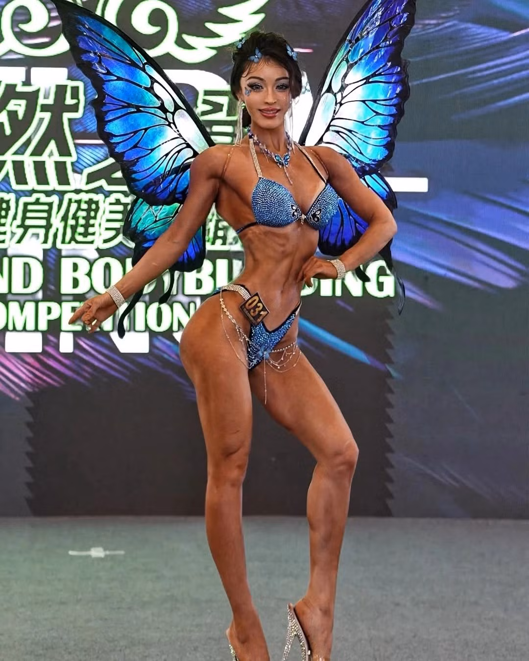 Sau 6 năm nổi đình đám, hình thể của Yuan Herong đã trở nên thon gọn hơn rõ rệt. Phần cơ bắp cuồn cuộn ngày nào giờ đã nhỏ gọn và hài hòa hơn.