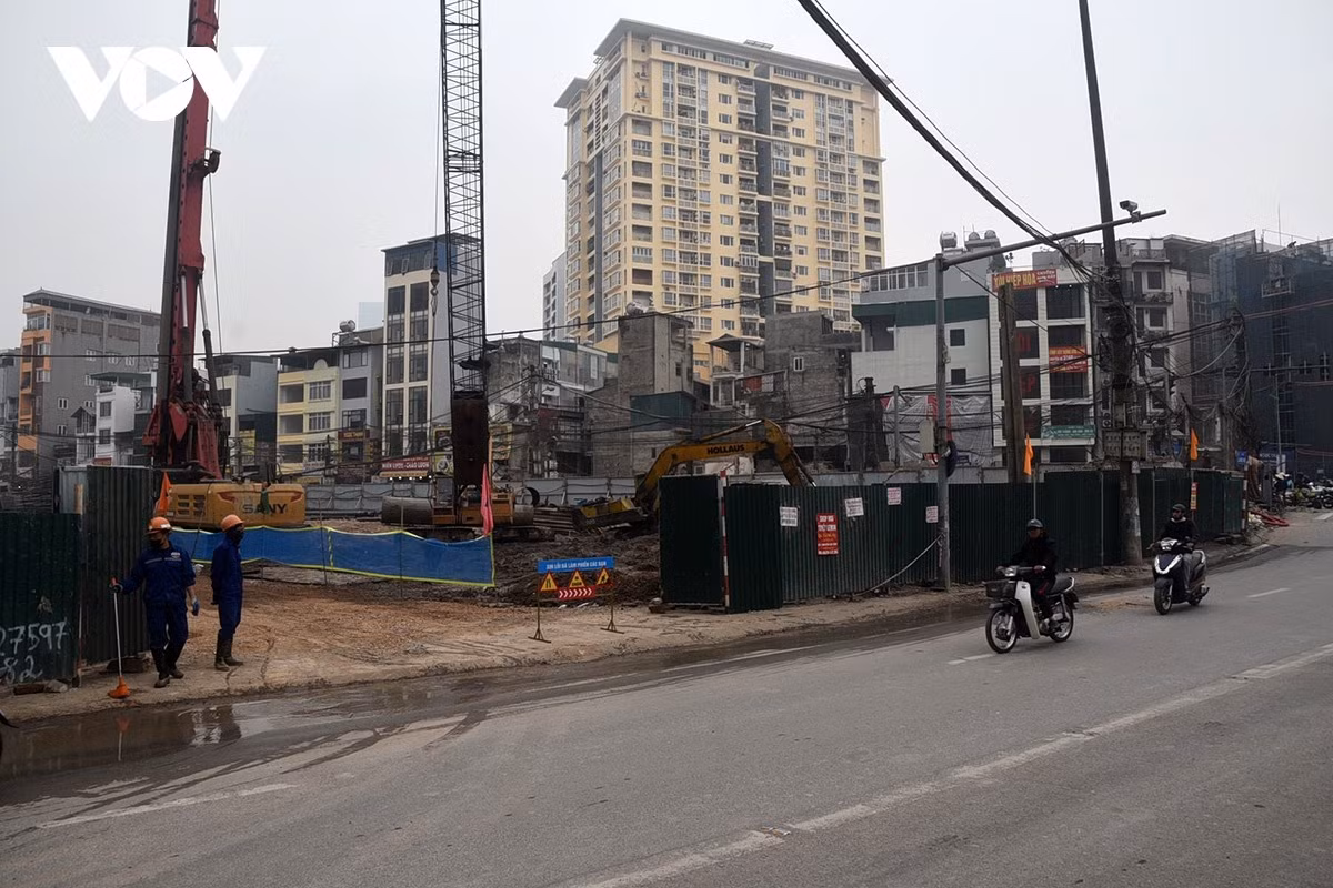 Theo thiết kế, dự án đoạn Hoàng Cầu - Voi Phục còn có 2 cầu vượt tại nút giao đường Láng Hạ - Giảng Võ và nút giao Nguyễn Chí Thanh.